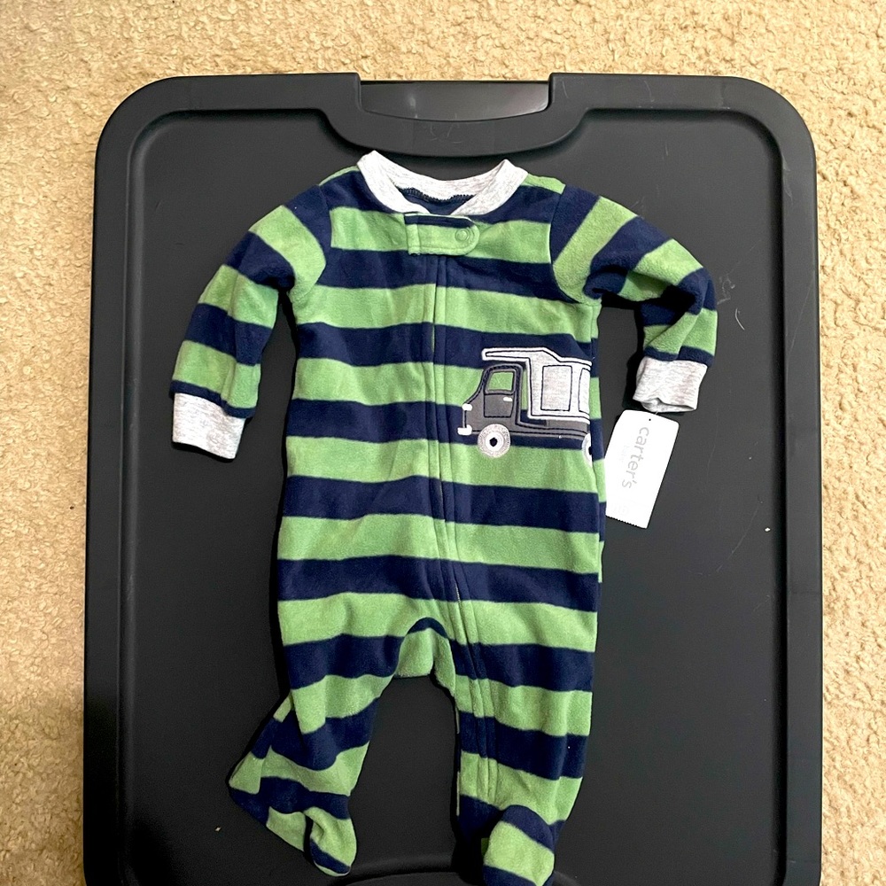 New with tags Carter’s baby newborn onesie